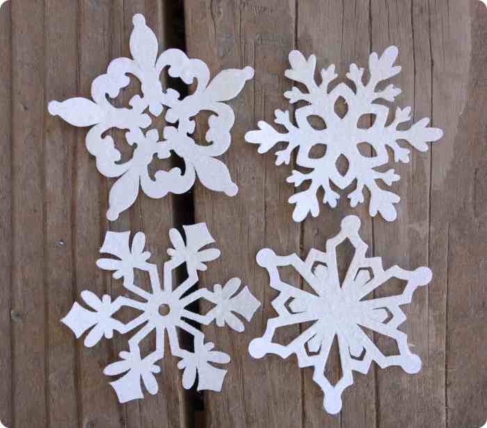 How to make a large snowflake decoration