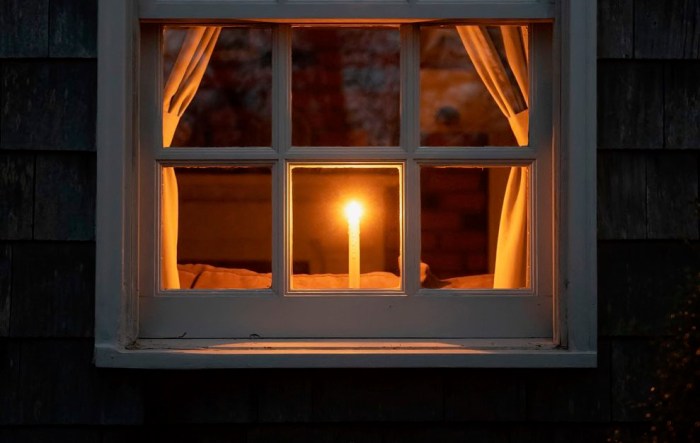 How to decorate window candle