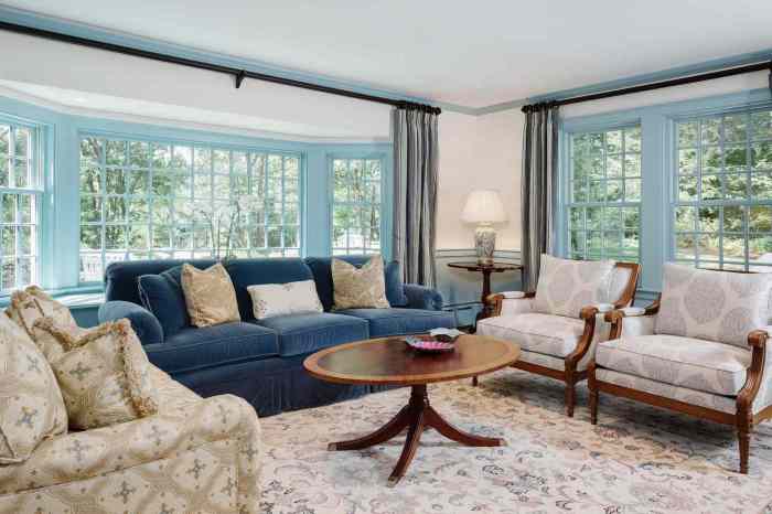 How to decorate a small bay window